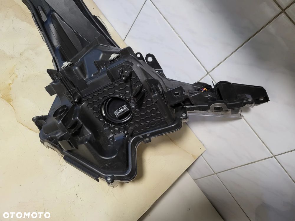 Toyota Prius 4 przed lift lewa - 2