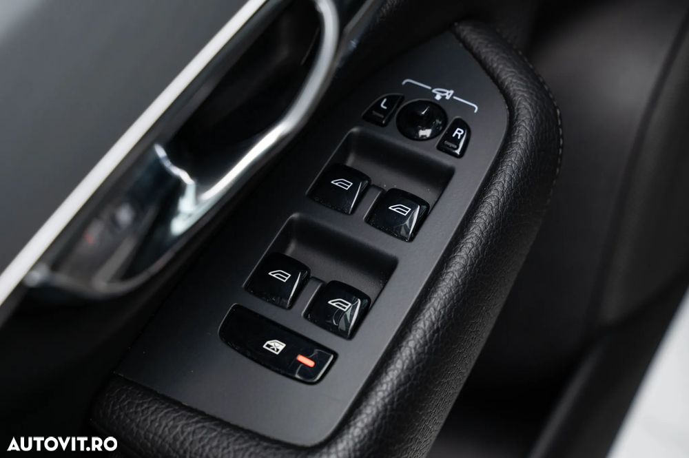 Volvo XC 90 D5 AWD Geartronic Momentum - 16
