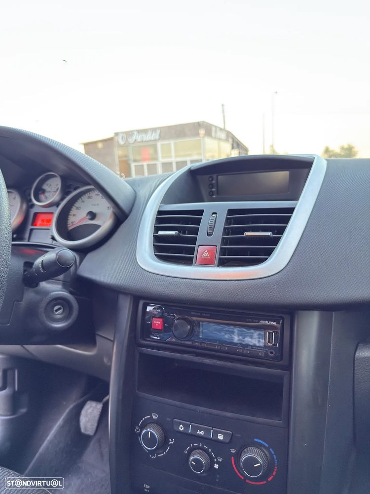 Peugeot 207 - 17
