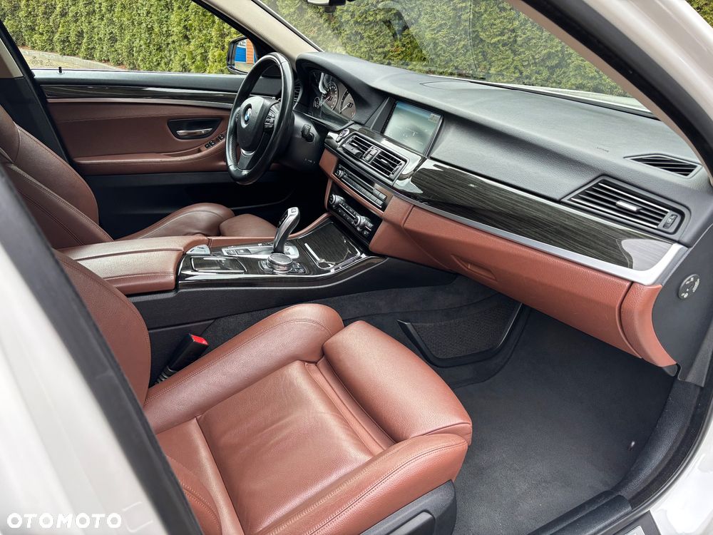 BMW Seria 5 520d Luxury Line - 13