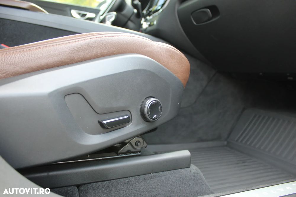 Volvo XC 60 D4 AWD Momentum - 32