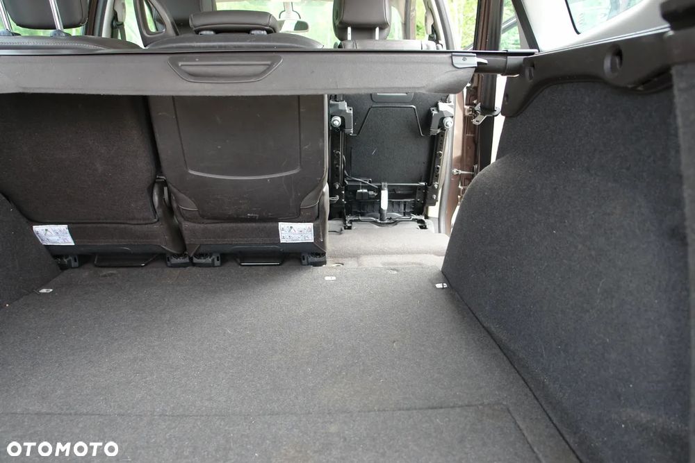 Renault Grand Scenic - 12