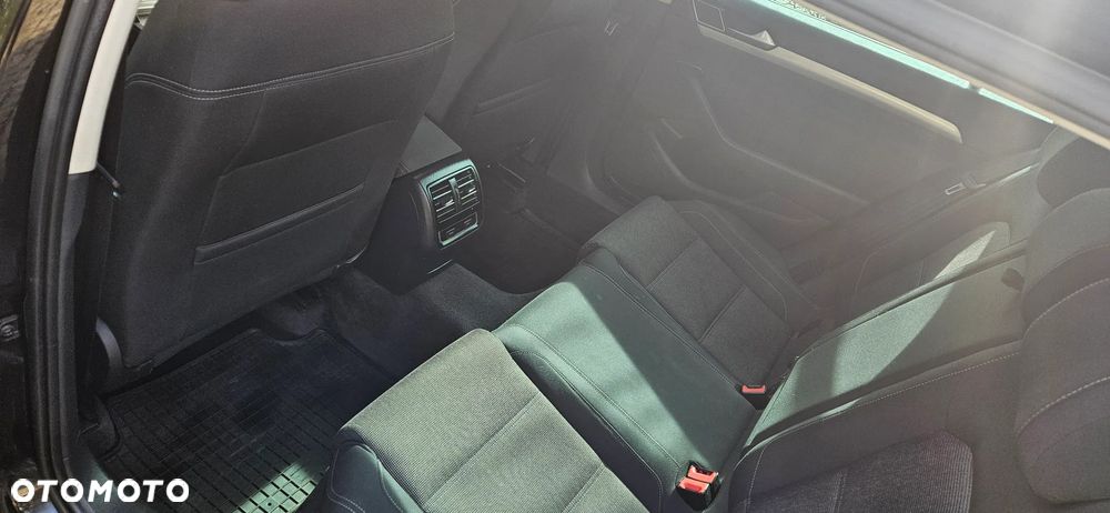 Volkswagen Passat Variant 2.0 TDI SCR DSG Comfortline - 19