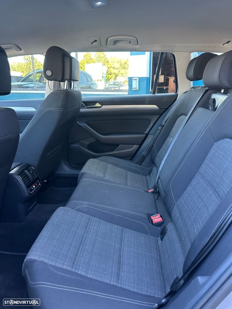 VW Passat Variant 2.0 TDi Business DSG - 21
