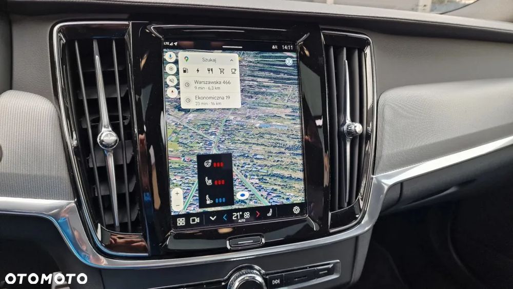 Volvo V90 T8 AWD Plug-In Hybrid R-Design - 31