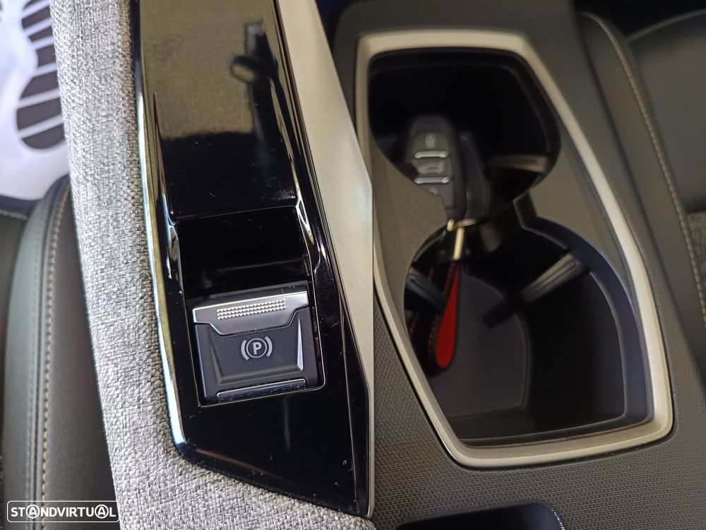 Peugeot 3008 1.2 Hybrid Allure Pack e-DCS6 - 44