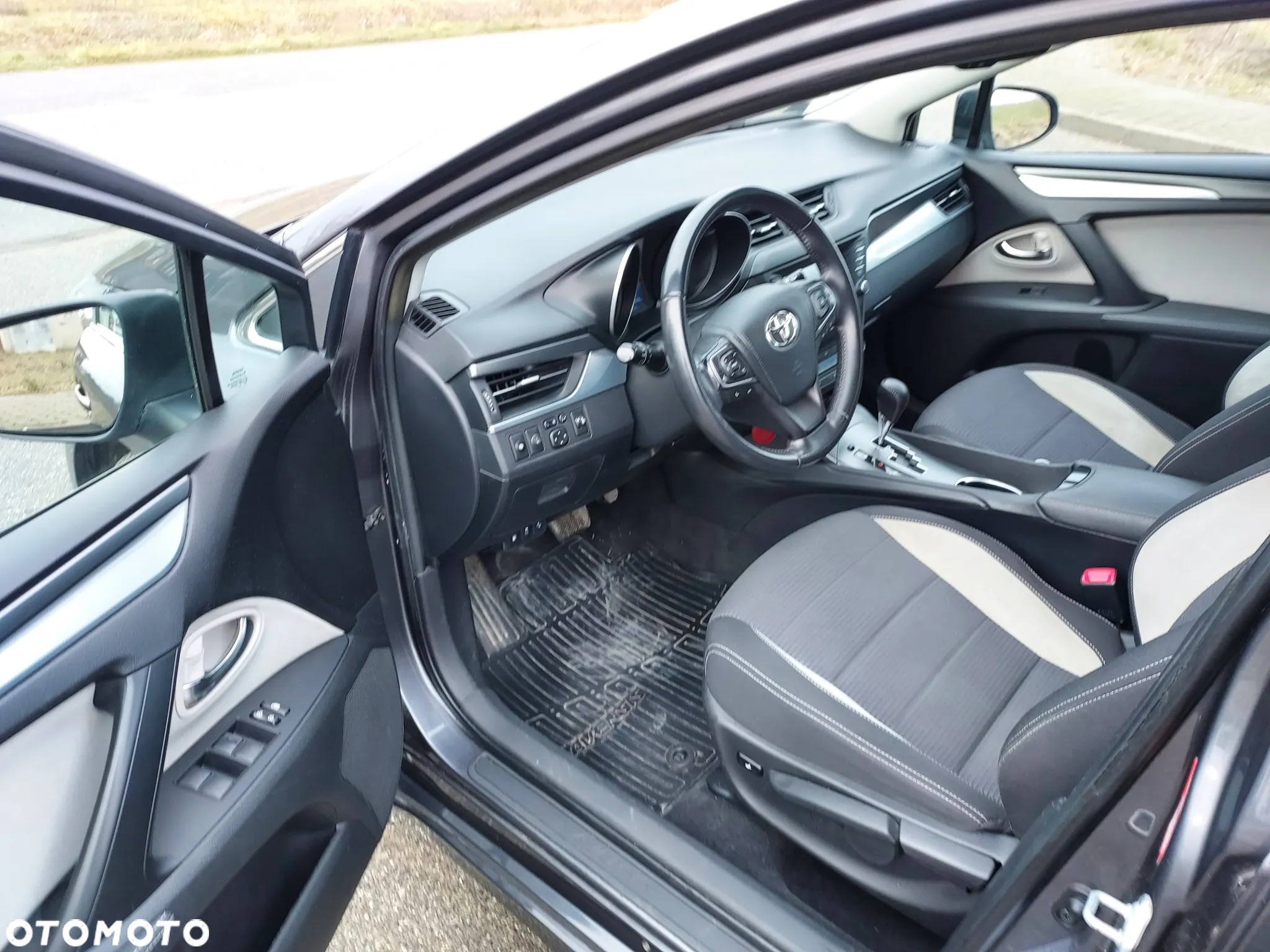 Toyota Avensis 2.0 Premium MS - 15