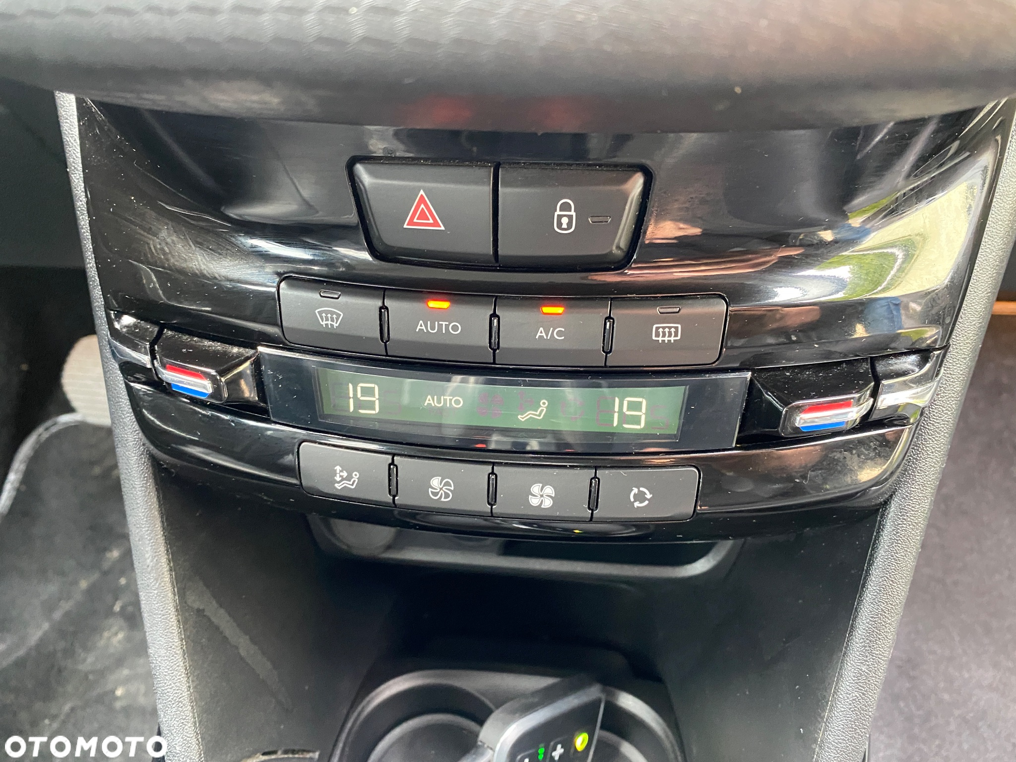 Peugeot 2008 1.2 Pure Tech Active S&S EAT6 - 25