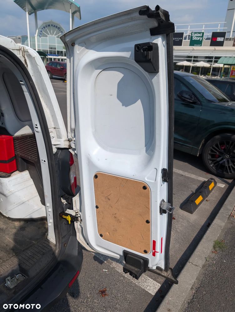 Ford Transit Courier - 16