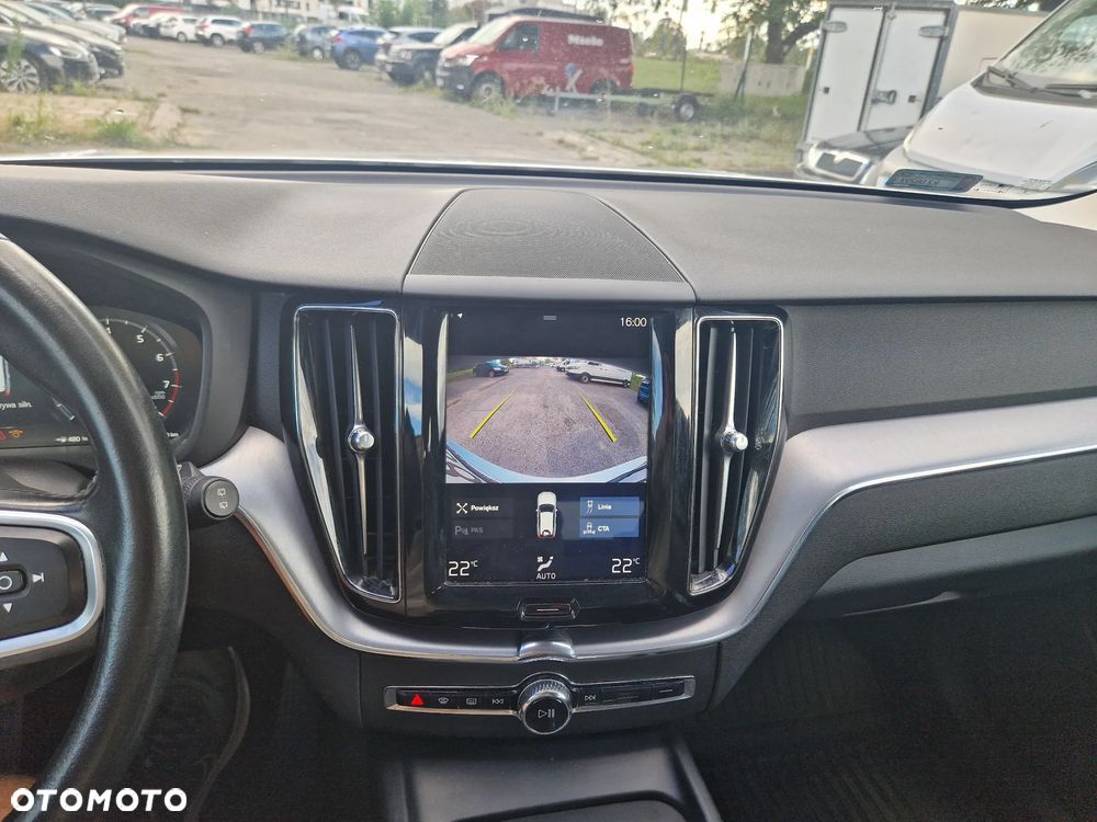 Volvo XC 60 B5 B AWD Momentum Pro - 12