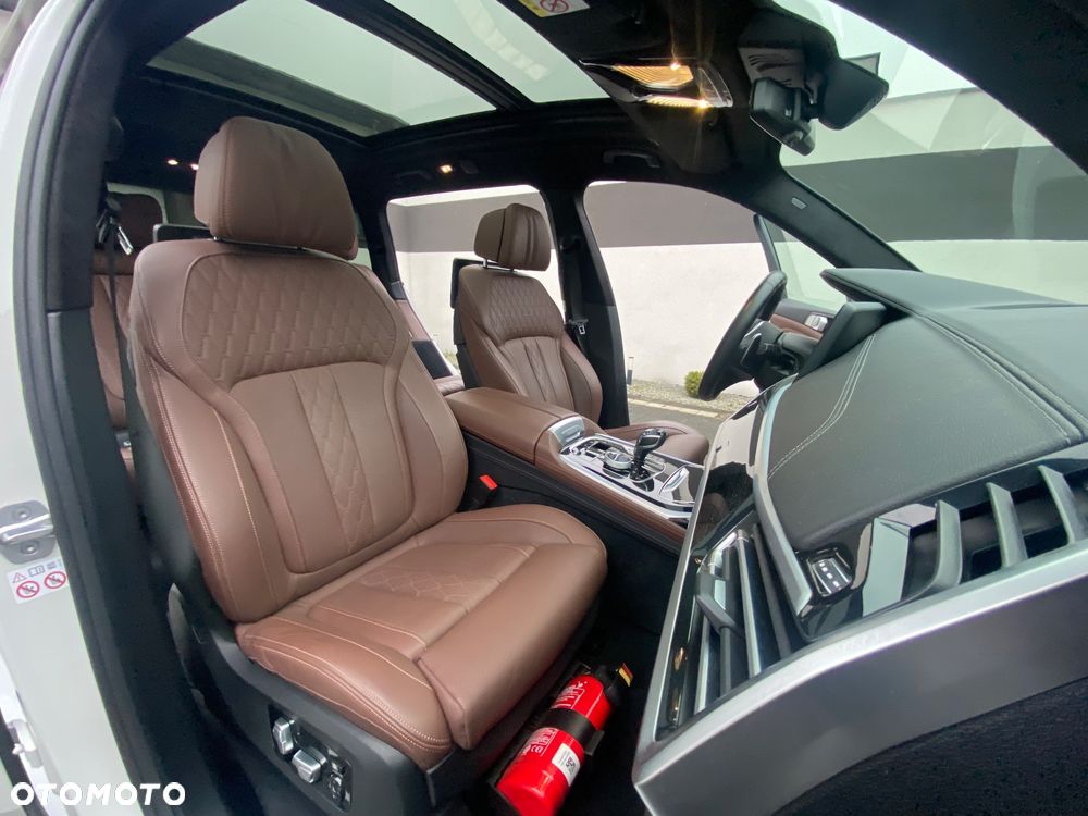 BMW X7 - 24