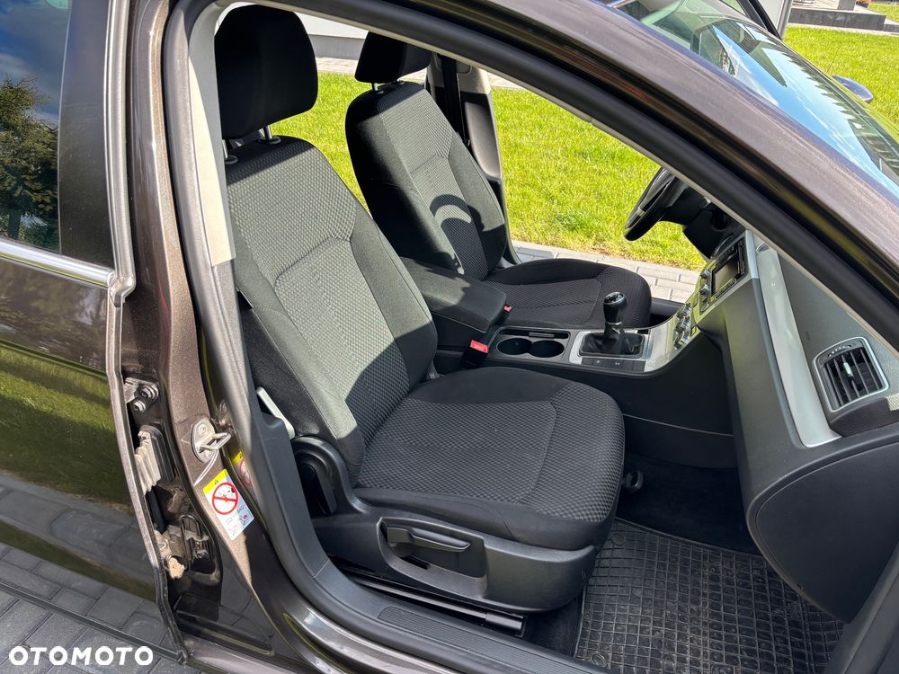 Volkswagen Passat 1.6 TDI BlueMotion - 25