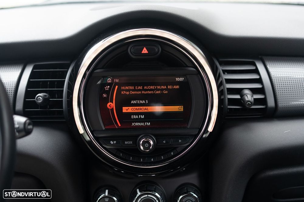 MINI 5 Portas Cooper Premium JCW Auto - 30
