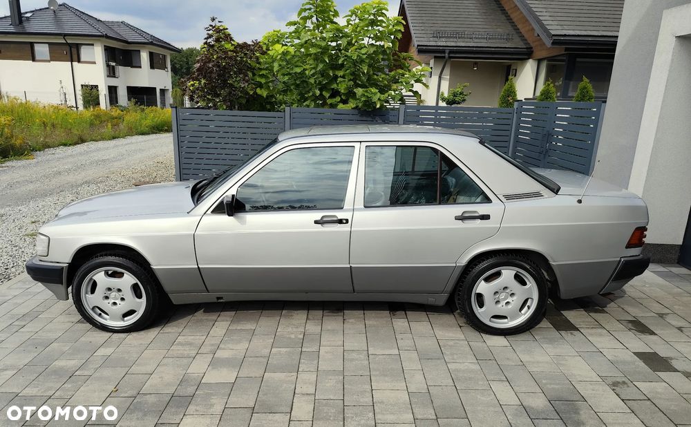 Mercedes-Benz W201 (190) - 2