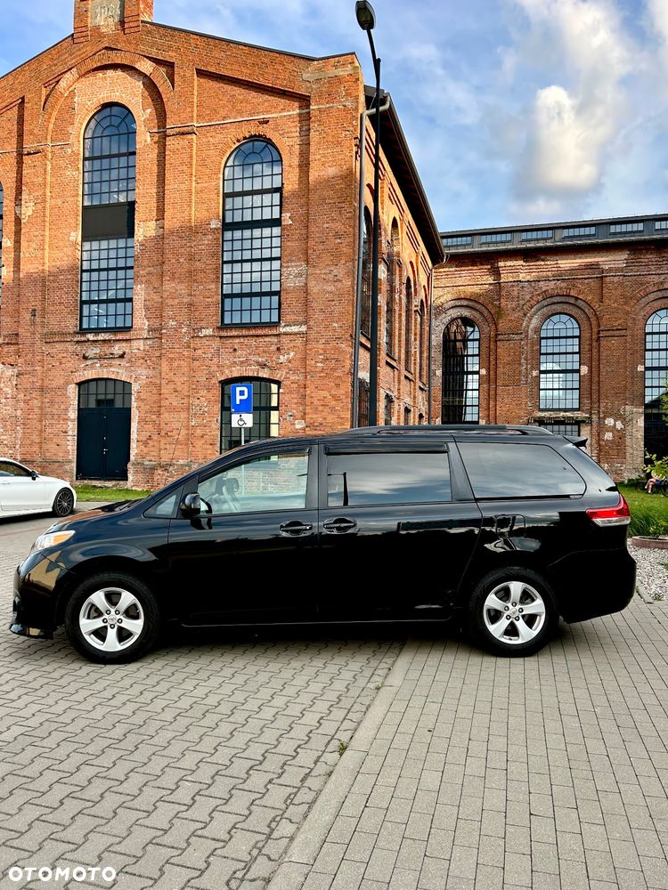Toyota Sienna 3.5 V6 - 3