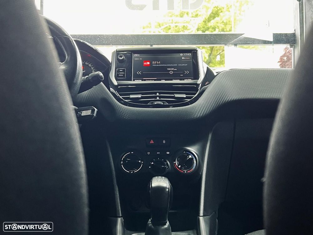 Peugeot 2008 1.2 PureTech Allure - 21