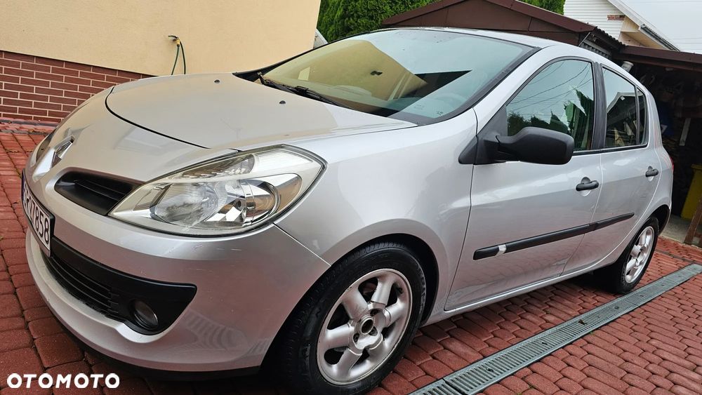 Renault Clio 1.6 Confort Privilege - 12