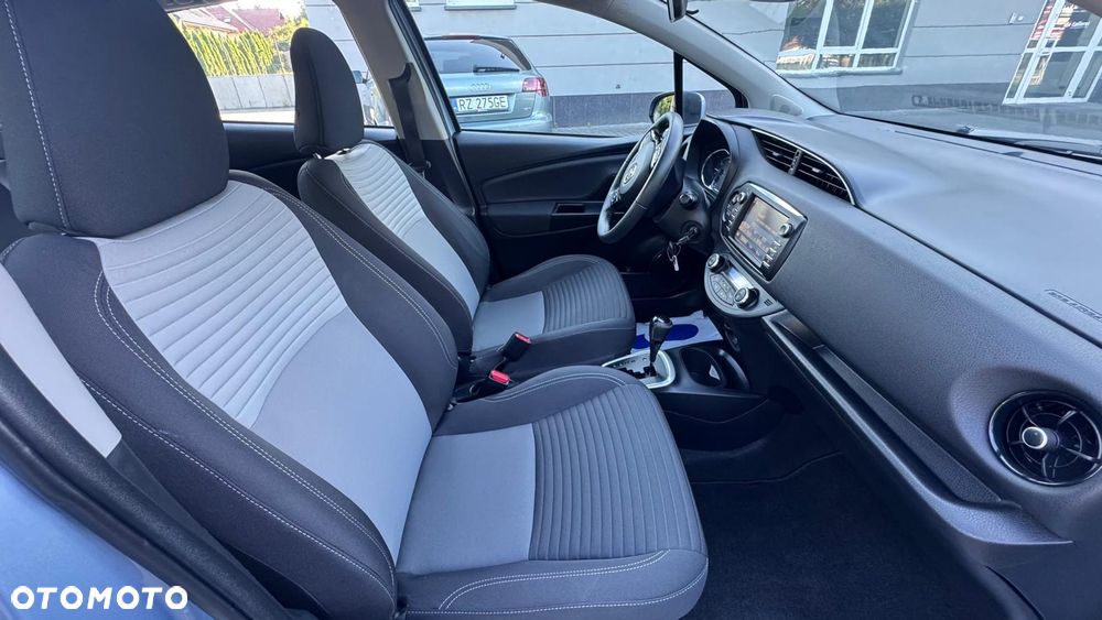 Toyota Yaris Hybrid 100 Business Edition - 14
