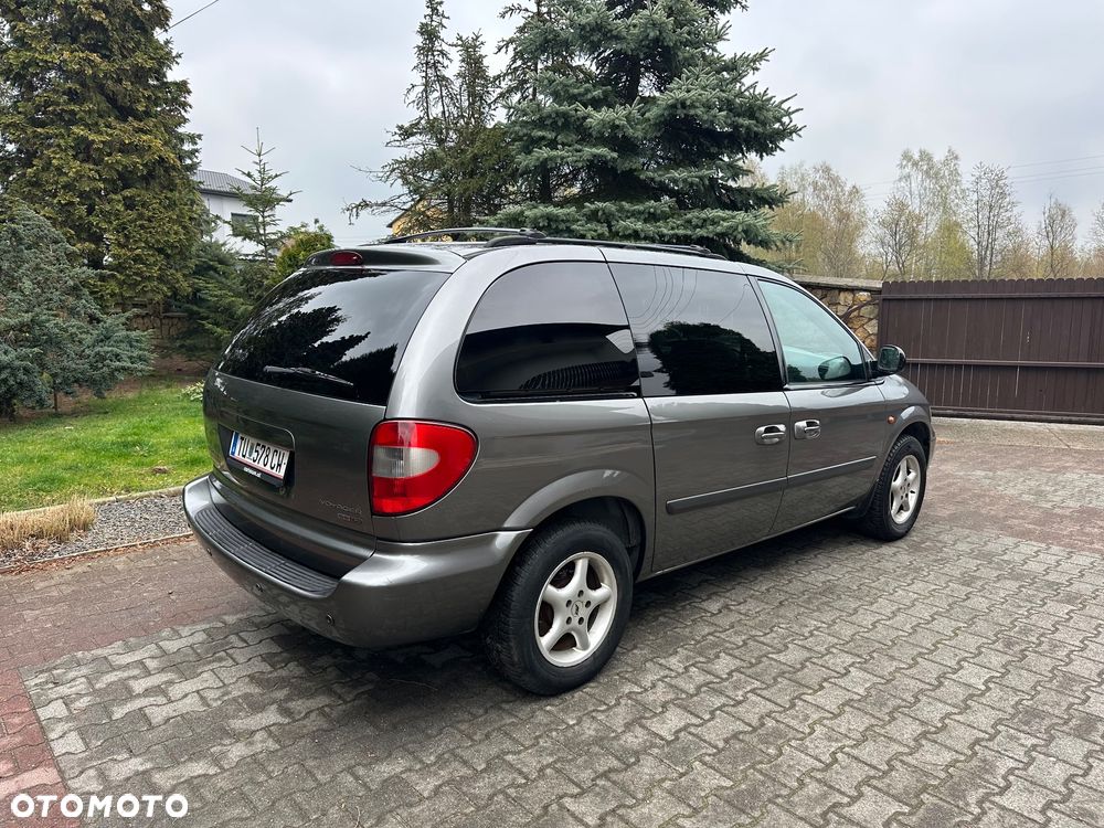 Chrysler Voyager SE 2.5L TD - 4