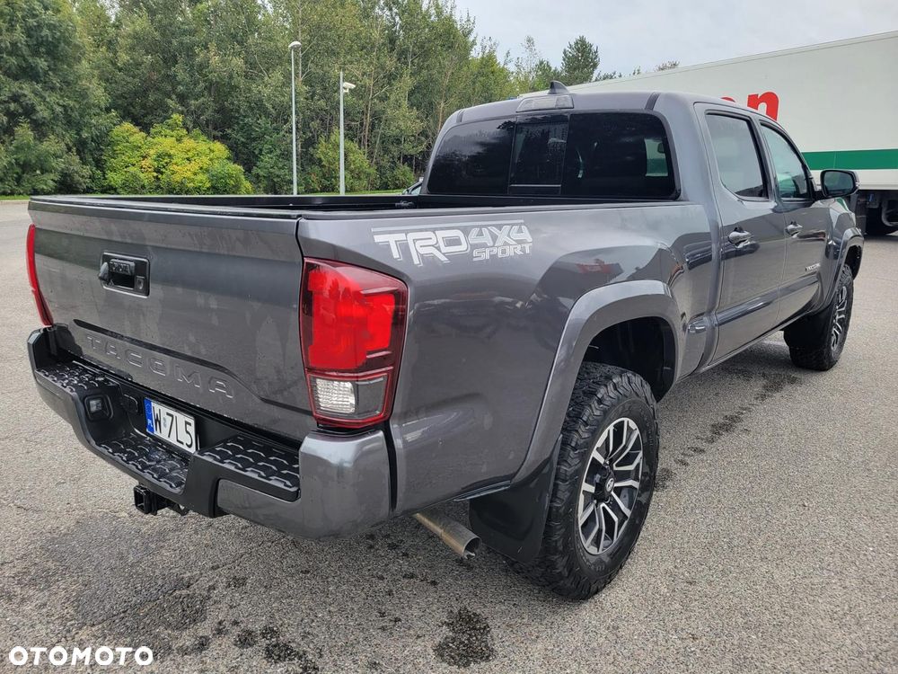 Toyota Tacoma - 4