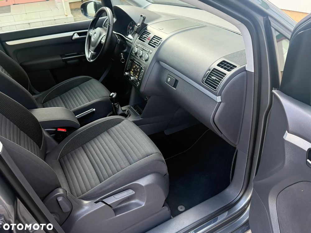 Volkswagen Touran - 33
