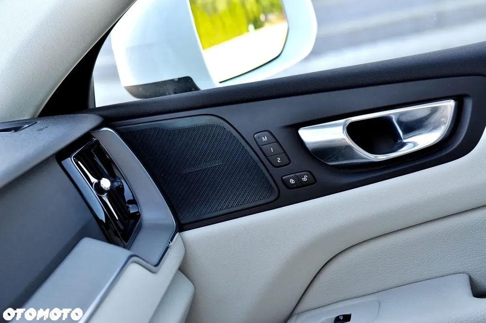 Volvo XC 60 T6 AWD Recharge Geartronic Inscription - 28