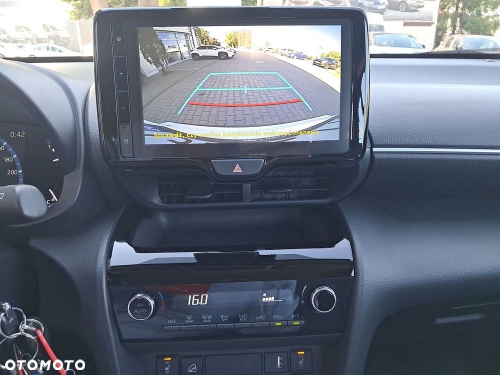 Toyota Yaris Cross Hybrid 1.5 Comfort 4x4 - 22