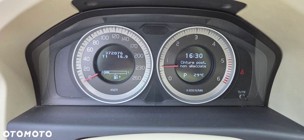 Volvo XC 70 D5 AWD Momentum - 11