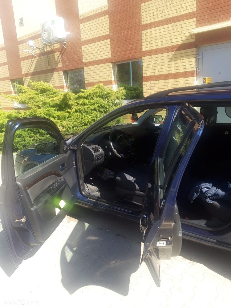 Ford Mondeo 1.8 Ghia - 27