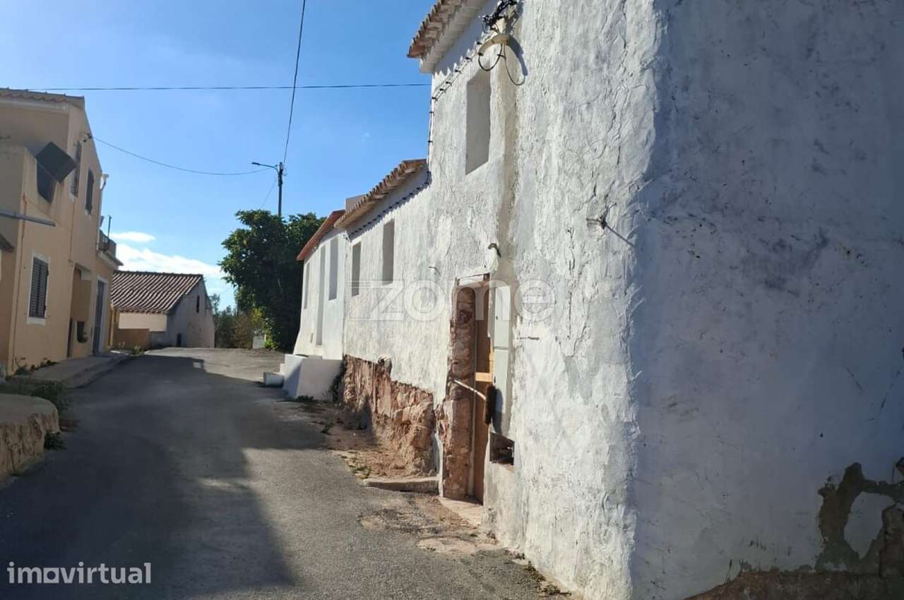 Moradia Térrea para recuperar com 69m2 em Messines de Baixo