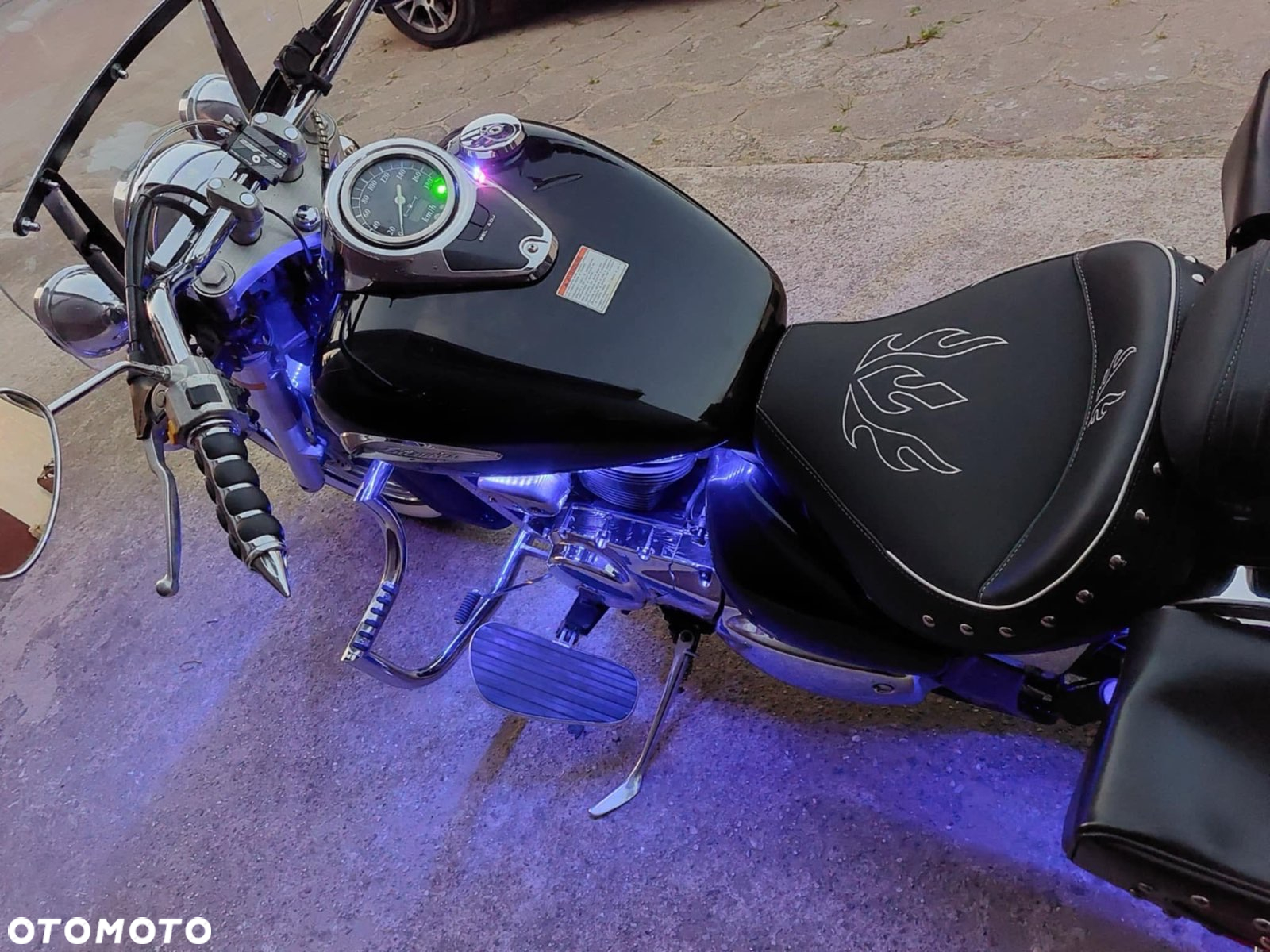Suzuki Intruder - 10