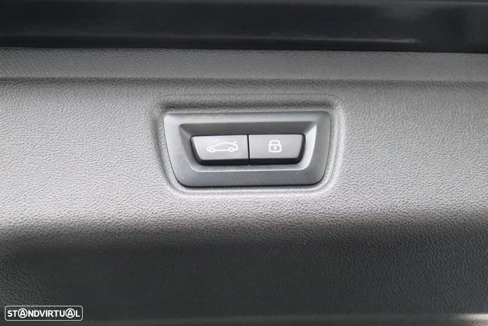 BMW 330 e Touring Aut. M Sport - 9