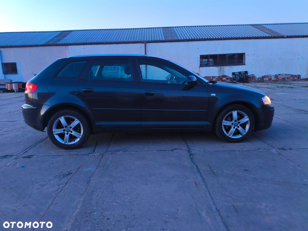 Audi A3 Sportback 1.6 FSI Ambiente - 8