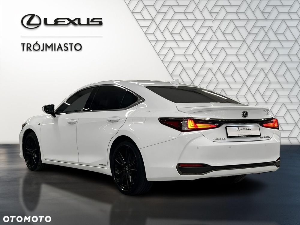 Lexus ES 300h F Sport Edition - 9