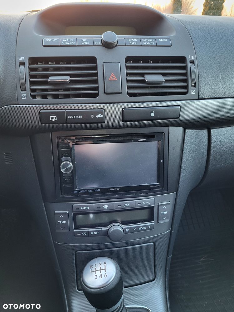 Toyota Avensis 2.2 D-4D Prestige - 9