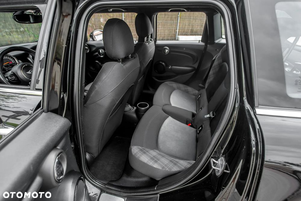 MINI Cooper Essential Trim - 9