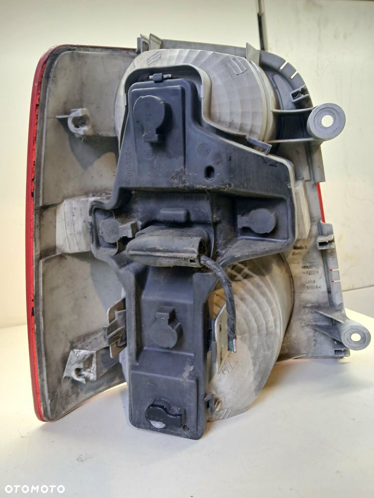 Volkswagen Touran lampa tylna lewa - 3
