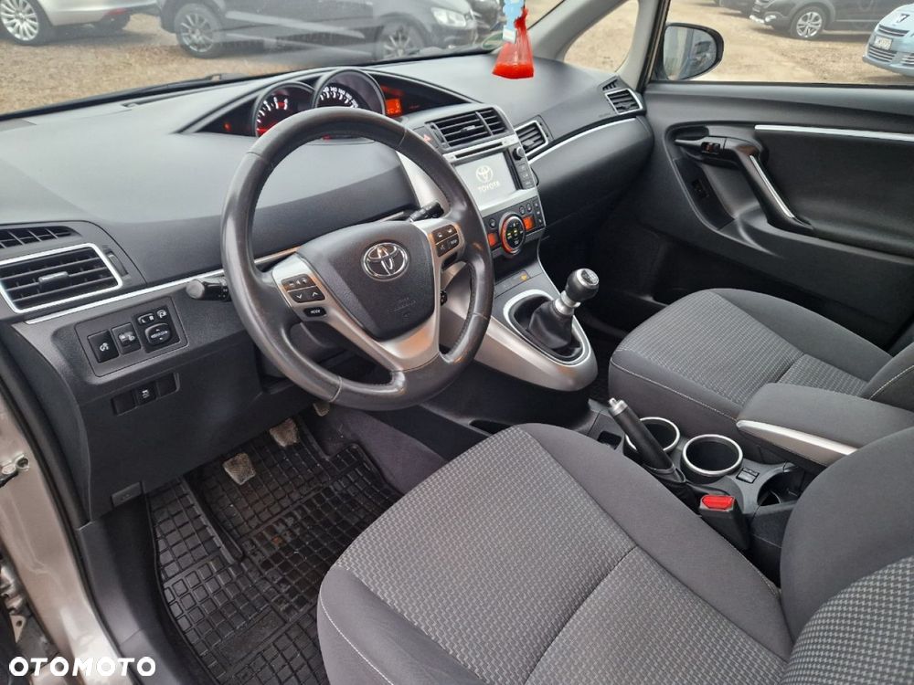 Toyota Verso 1.6 D-4D Premium - 6