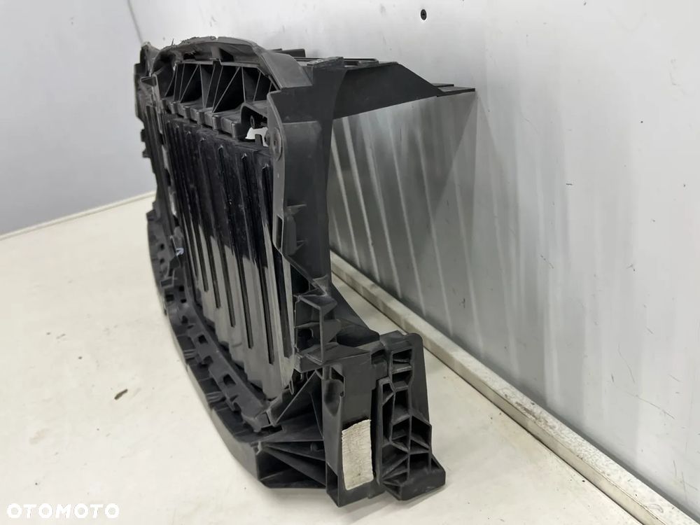 Pas przedni BMW X7 G07 18r.- wzmocnienie czołowe ramka atrapy grilla żaluzja kierownica powietrza oryginalna 22677510 - 9