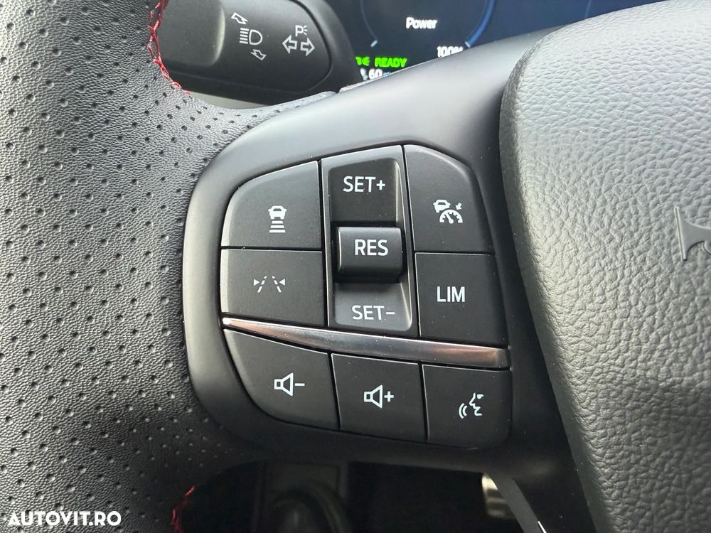 Ford Kuga 2.5 Duratec FWD PHEV ST-Line X - 32