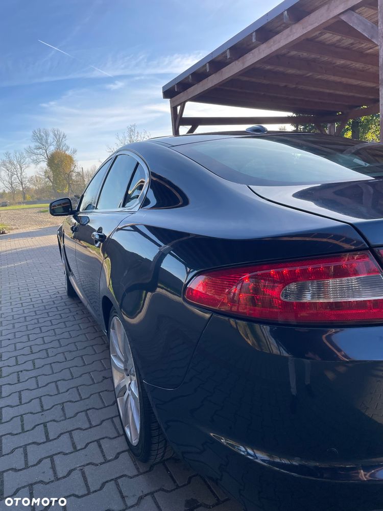 Jaguar XF 2.7 V6 D Premium Luxury - 36