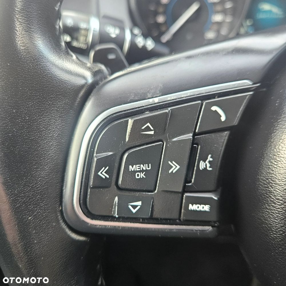 Jaguar XE - 33