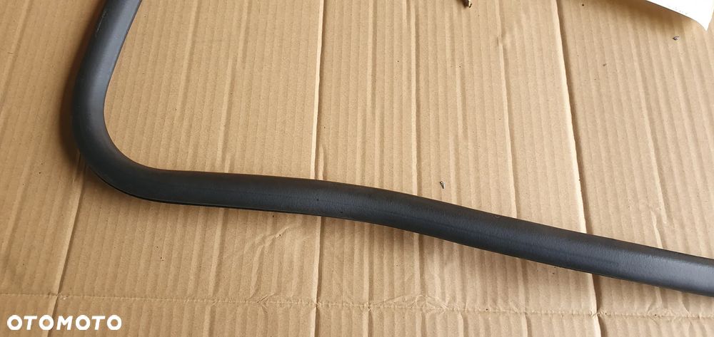 Uszczelka drzwi prawy przód przednia prawa Audi A4 B7 8E0831721B - 3