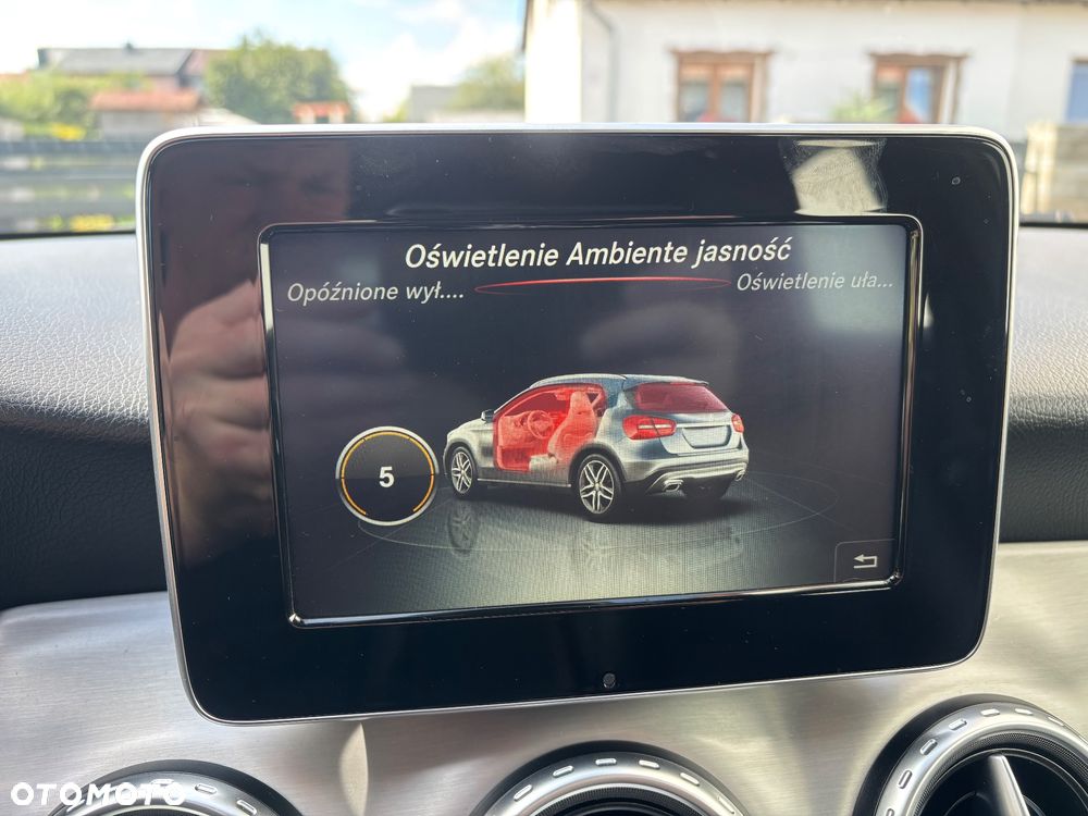 Mercedes-Benz GLA 180 AMG Line - 39