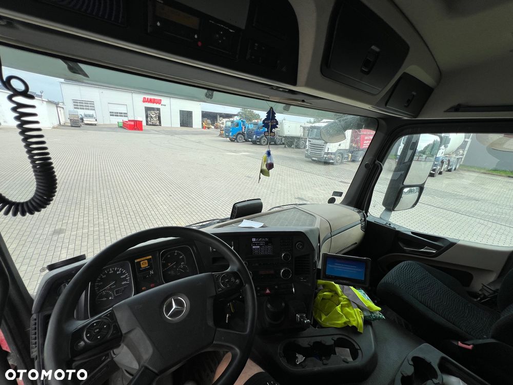 Mercedes-Benz 18430 - 8