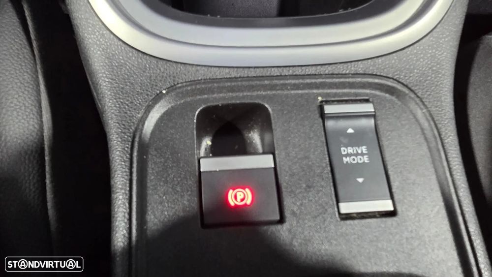 Jeep Avenger 1.2 e-Hybrid Summit DCT - 36