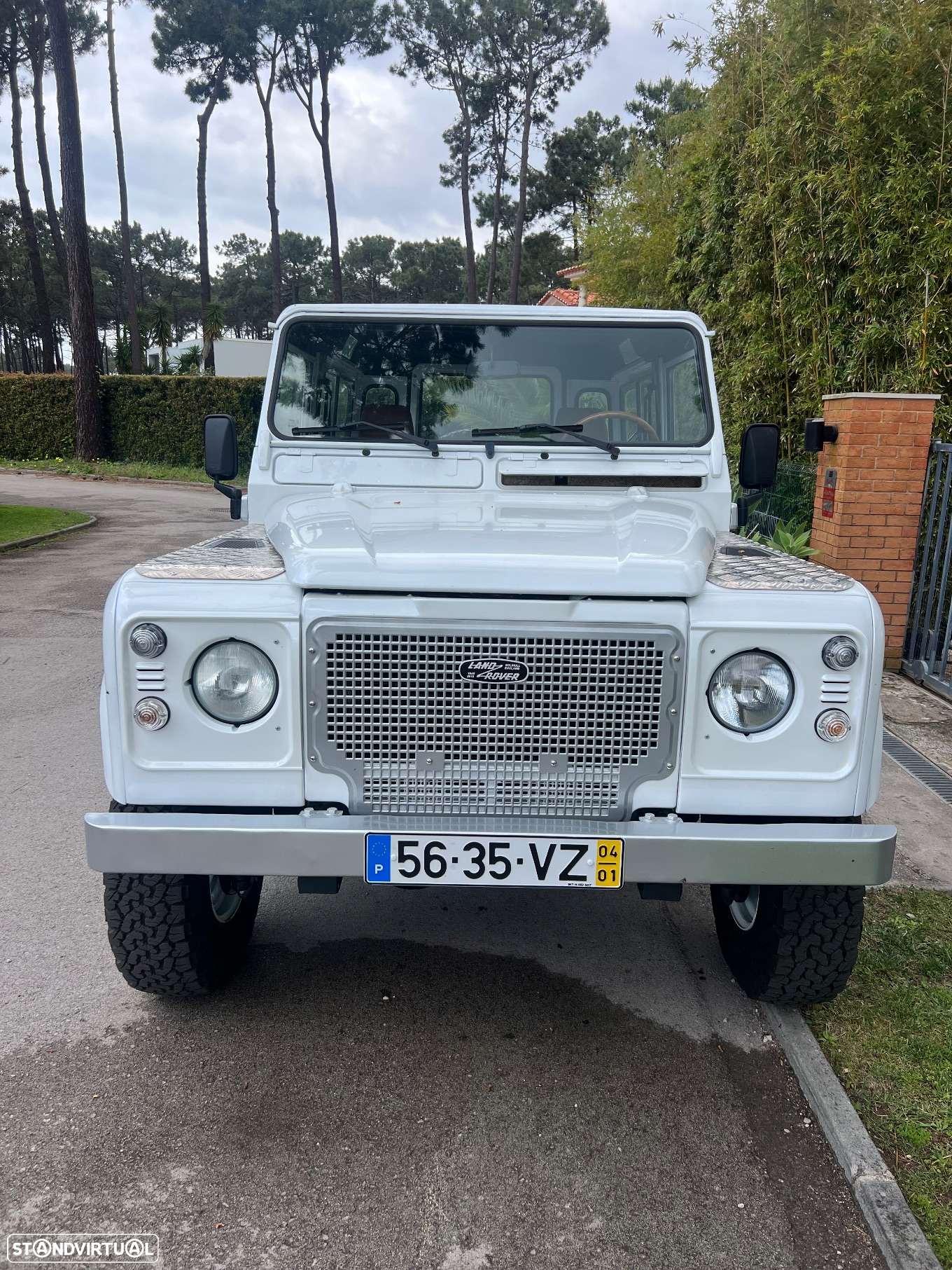 Land Rover Defender - 12