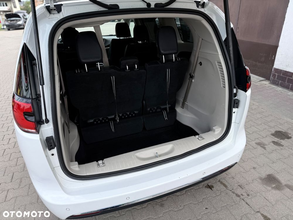Chrysler Pacifica - 17