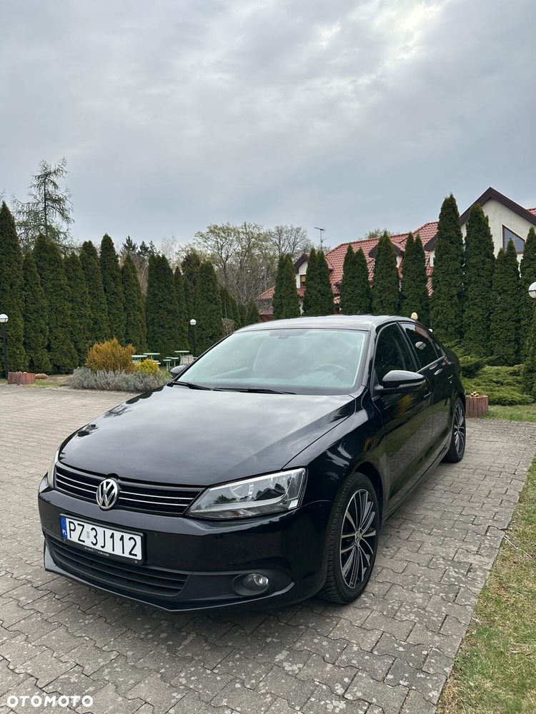 Volkswagen Jetta 1.6 TDI Comfortline DSG - 2