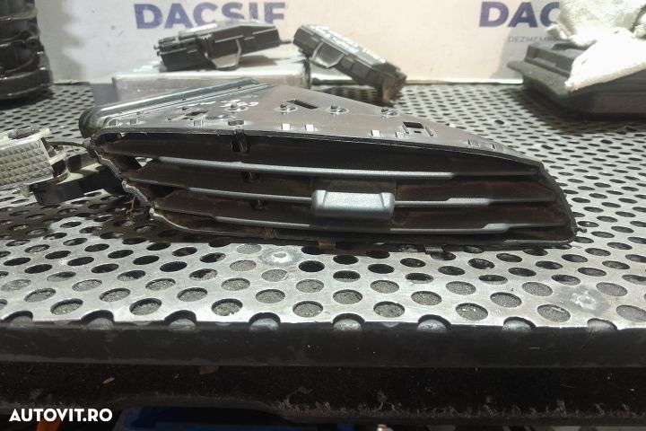 Grila ventilatie bord dreapta AM51-R014L20-CDW AM51-R014L20-CDW Ford - 4